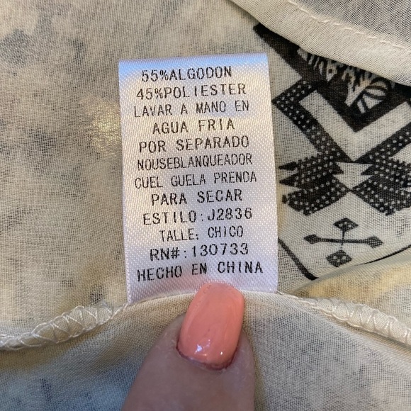 Umgee Womens sheer short sleeve blouse, V-neck tribal geometric print size small - Picture 10 of 11